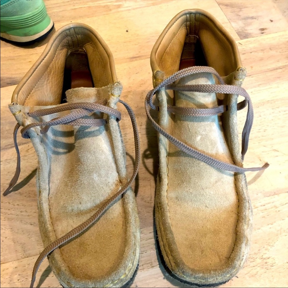Ankle high tan wallabee Clarks